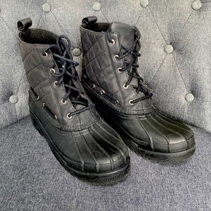 Black women Sperry snow / rain boots. Size 10. Worn a few times.